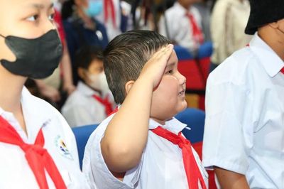 Hát cùng bệnh nhi, bác sĩ nhớ mùa khai giảng tuổi thơ