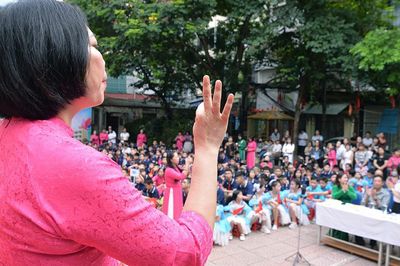 Những đôi tay 'cất lời' trong ngày khai giảng