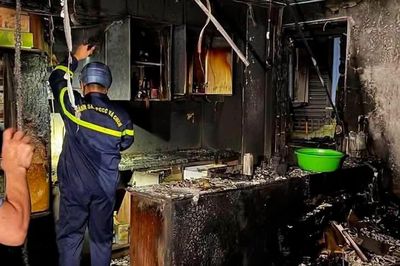 Hà Nội: Kịp thời dập tắt đám cháy tầng 9 chung cư lúc rạng sáng