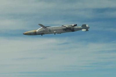 Bom phản lực GBU-75 JDAM-LR tầm xa... 555 km bắt đầu tham chiến tại Ukraine