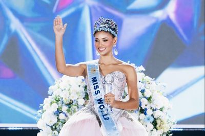 Tân Hoa hậu Thế giới 2026 là giáo viên, phóng viên