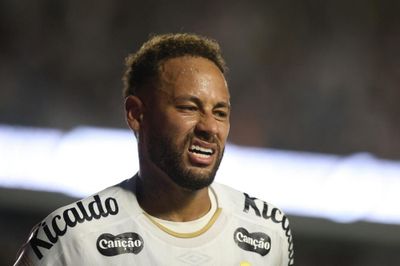 Ác mộng chấn thương lại đến với Neymar