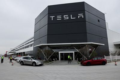 Đà tăng doanh số của Tesla sản xuất tại Trung Quốc chậm lại