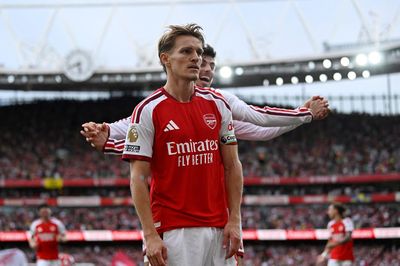 Arsenal 2-1 Chelsea: Emirates vỡ òa cảm xúc