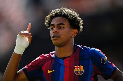 Barcelona hủy diệt Valencia tại Mestalla