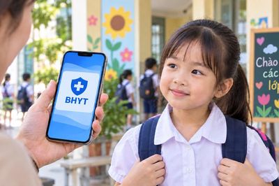 Vì sao có học sinh lớp 1 phải đóng BHYT tới 15 tháng?