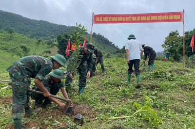 Đồng hành với nhân dân xây dựng quê hương