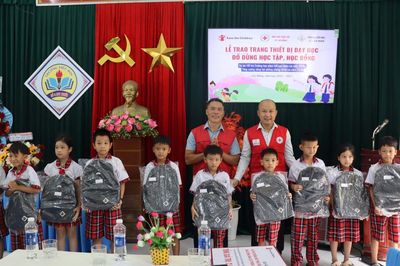 Đà Nẵng bàn giao hơn 2 tỷ đồng hỗ trợ 6 trường học phục hồi sau thiên tai