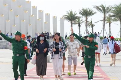 Giữ bình yên cho phố biển