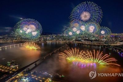 Seoul rực sáng trong đêm pháo hoa, thu hút 1 triệu khán giả
