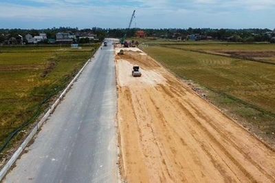 Quốc lộ 15D tăng tốc thi công, tháo gỡ 'nút thắt' mặt bằng