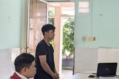 Thấy công an đến, hai người trong nhà vội bỏ chạy