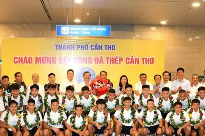 Sau 3 năm vắng bóng, bóng đá chuyên nghiệp trở lại Cần Thơ