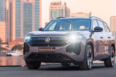 Loạt xe tiền tỷ đang được giảm giá sâu tới vài trăm triệu trong tháng 9