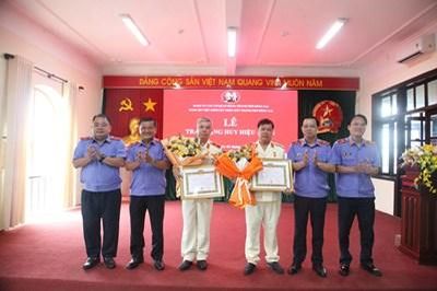 Đảng bộ VKSND thành phố Đồng Nai tổ chức Lễ trao tặng Huy hiệu 30 năm tuổi Đảng