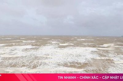 Tàu thuyền trên vùng biển Hà Tĩnh có nguy cơ chịu tác động của lốc xoáy, sóng lớn