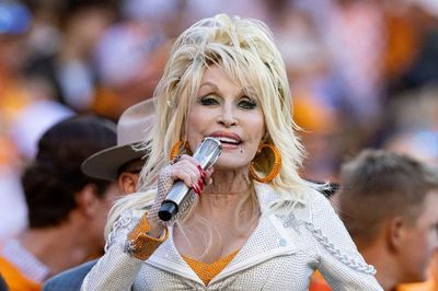 Em gái Dolly Parton lên tiếng về thông tin sai lệch, có liên quan đến AI