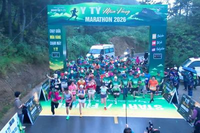 Hơn 100 vận động viên tham gia Giải chạy “Y Tý Mùa Vàng Marathon 2026”