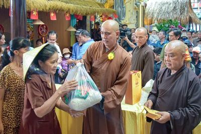 Chùa Giác Tánh (TP.HCM) trao tặng 600 phần quà đến người dân khó khăn nhân dịp Vu lan