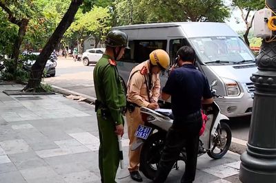 Tăng cường xử lý dừng, đỗ sai quy định tại trung tâm Hà Nội