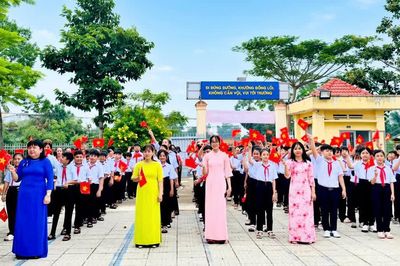 Đảng viên vi phạm quy định dạy thêm có thể bị cảnh cáo hoặc cách chức