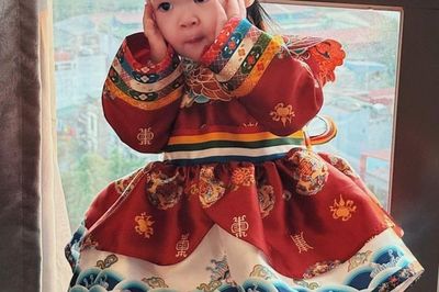 Con gái Đỗ Mỹ Linh diện đầm công chúa đi chơi, ái nữ thả dáng khiến mẹ dở khóc dở cười