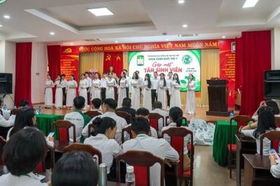 ĐH Nông Lâm - ĐH Huế: Khoa Chăn nuôi Thú y chào đón 353 tân sinh viên Khóa 60