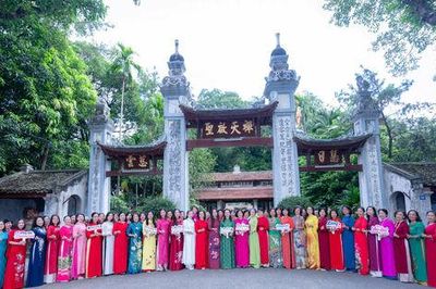 Quảng bá di sản với áo dài truyền thống