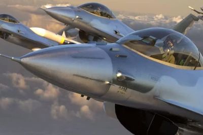 Phi đội F-16 Ukraine đối mặt tình trạng thiếu tên lửa