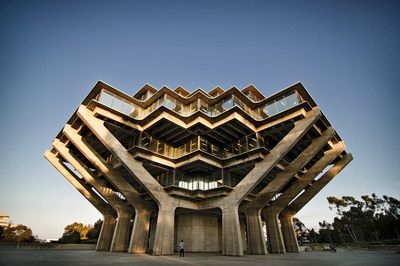 Thư viện đại học Mỹ gây chú ý với thiết kế như tàu vũ trụ