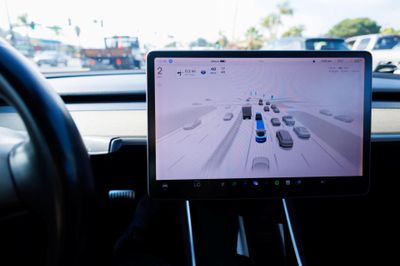 Pháp bắt đầu thử nghiệm công nghệ tự lái FSD của Tesla