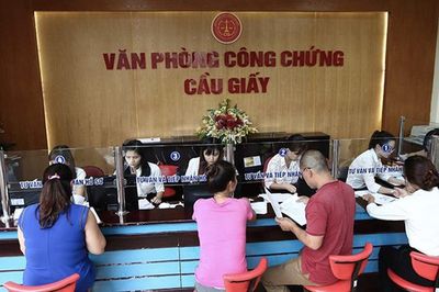 Đề xuất chế độ với công chứng viên; xử lý trụ sở, tài sản công sau chuyển đổi