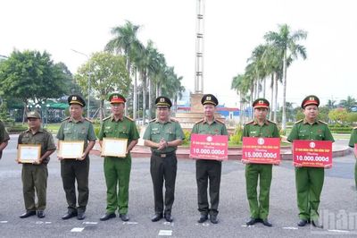 Đồng Tháp khen thưởng tập thể, cá nhân có thành tích đấu tranh phòng, chống tội phạm