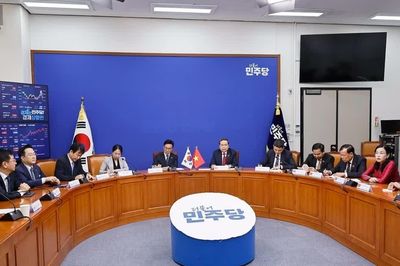 Chủ tịch Quốc hội Trần Thanh Mẫn tiếp Chủ tịch Đảng Dân chủ Đồng hành Kim Min Seok
