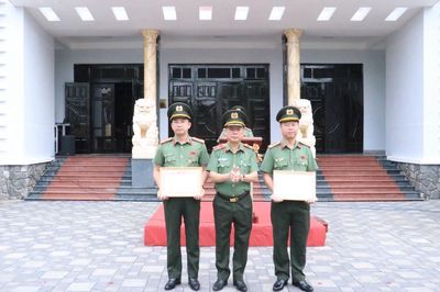 Biểu dương, khen thưởng nhiều tập thể, cá nhân xuất sắc trong phong trào Vì an ninh Tổ quốc