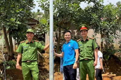 Thắp sáng bản làng vùng cao Trà Leng
