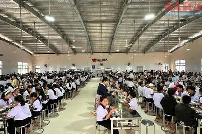 Lâm Đồng: Hơn 860 học sinh trường nội trú dùng bữa ăn đầu tiên