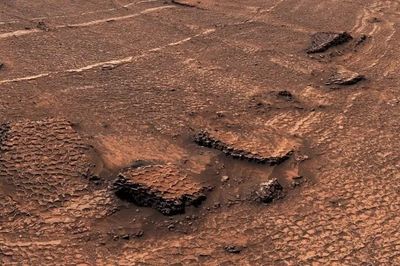 Tàu Curiosity phát hiện cấu trúc hình tổ ong kỳ lạ trên sao Hỏa.