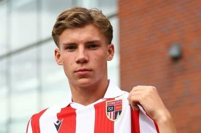 Man United bán tài năng tuổi teen