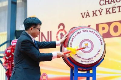 Trường Đại học Công nghệ Miền Đông khai giảng năm học mới