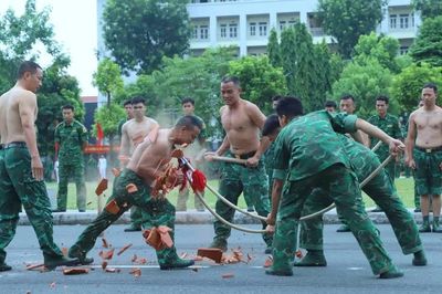 Chiến binh Biên phòng Việt Nam so tài võ chiến đấu
