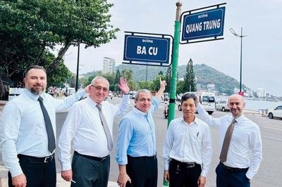 Hai con đường, một tình hữu nghị