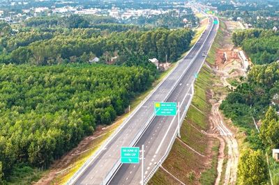 Cao tốc 2-4 làn lộ 'điểm nghẽn', Bộ Xây dựng lý giải phải mở rộng sớm