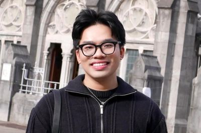 Từ suýt bỏ học đến giành học bổng thạc sĩ, chàng trai đi 14 nước trong 11 tháng