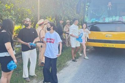 Ô tô khách 22 chỗ 'nhồi' 48 người, tài xế và chủ xe đối mặt mức phạt hơn 66 triệu đồng
