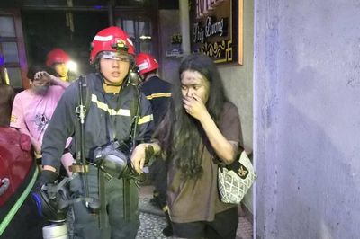 Cháy khách sạn 6 tầng, Cảnh sát giải cứu 26 người, 2 người tử vong