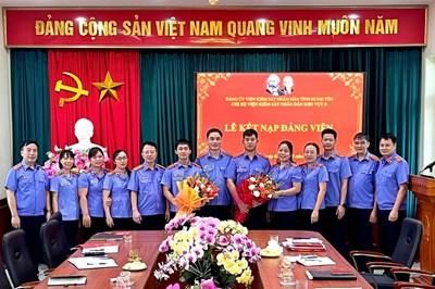 Chi bộ VKSND khu vực 8, tỉnh Hưng Yên tổ chức Lễ kết nạp đảng viên mới