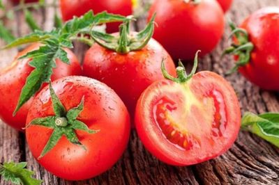 Ăn cà chua mỗi ngày suốt 1 năm, người đàn ông 42 tuổi bất ngờ khi đi khám