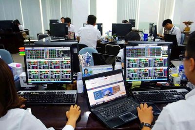 VN-Index đảo chiều mạnh, loạt công ty chứng khoán cảnh báo nhịp chỉnh