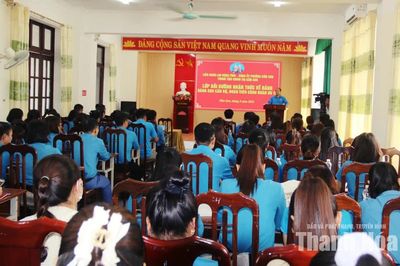 Ươm những “hạt giống đỏ”